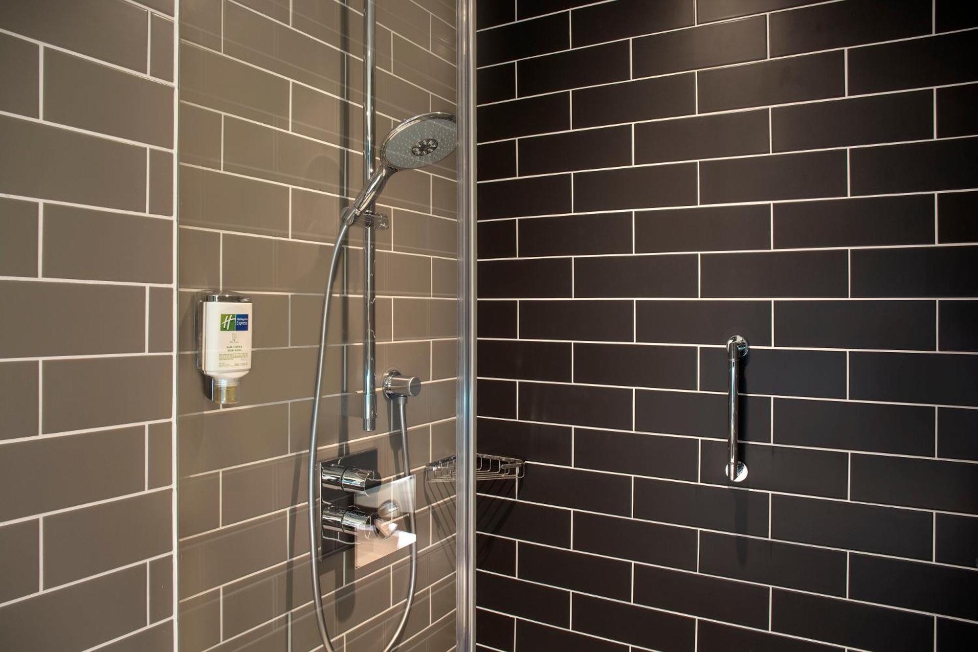 Holiday Inn Express Karlsruhe - City Park By Ihg Exterior foto